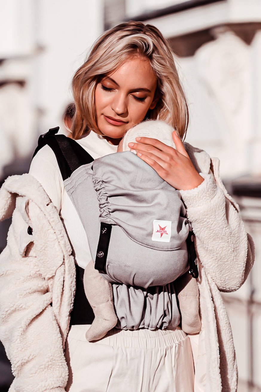 KOKADI Deals – Mutter mit Baby in der Flip Just Stone und warmer Jacke